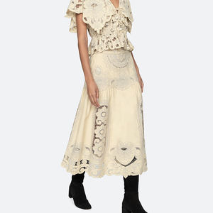 Ensemble robe et haut élégant sur mesure avec broderie florale OEM, luxueux ensemble deux pièces en lin et coton - Product Image 6