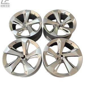 Jante en alliage de 22 pouces pour <span class=keywords><strong>Bentley</strong></span> Bentayga 2016 2017 2018 2019 2020 2021 <span class=keywords><strong>2022</strong></span> 2023 Vente directe d'usine Haute qualité Style tendance - Product Image 1