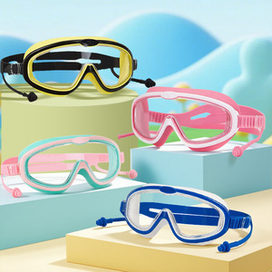 แว่นตาว่ายน้ำเด็ก เลนส์ PC ซิลิโคนกันฝ้า กรอบใหญ่ พร้อมที่อุดหู สำหรับเด็ก - Product Image 1