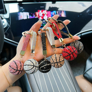 Portachiavi a forma di pallone da basket con strass, regalo creativo di compleanno per accessori auto e borse, in lega con lettere in rilievo - Product Image 1
