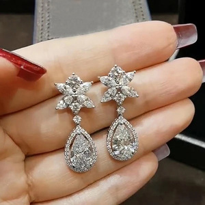 Orecchini Pendenti a Goccia di Cristallo a Forma di Pera per Donne, Accessori Romantici per Abiti da Festa - Product Image 3