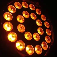 Le pair professionnel de 24x18W LED peut s'allumer avec la technologie de RGBW 4 in-1 pour l'effet de lavage