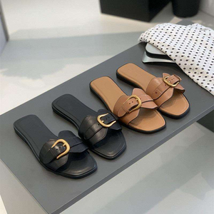 Nuevas sandalias planas de moda para mujer 2026, de verano, para exteriores, con punta cuadrada, suela suave, de una tira, con hebilla metálica para pantuflas - Product Image 1