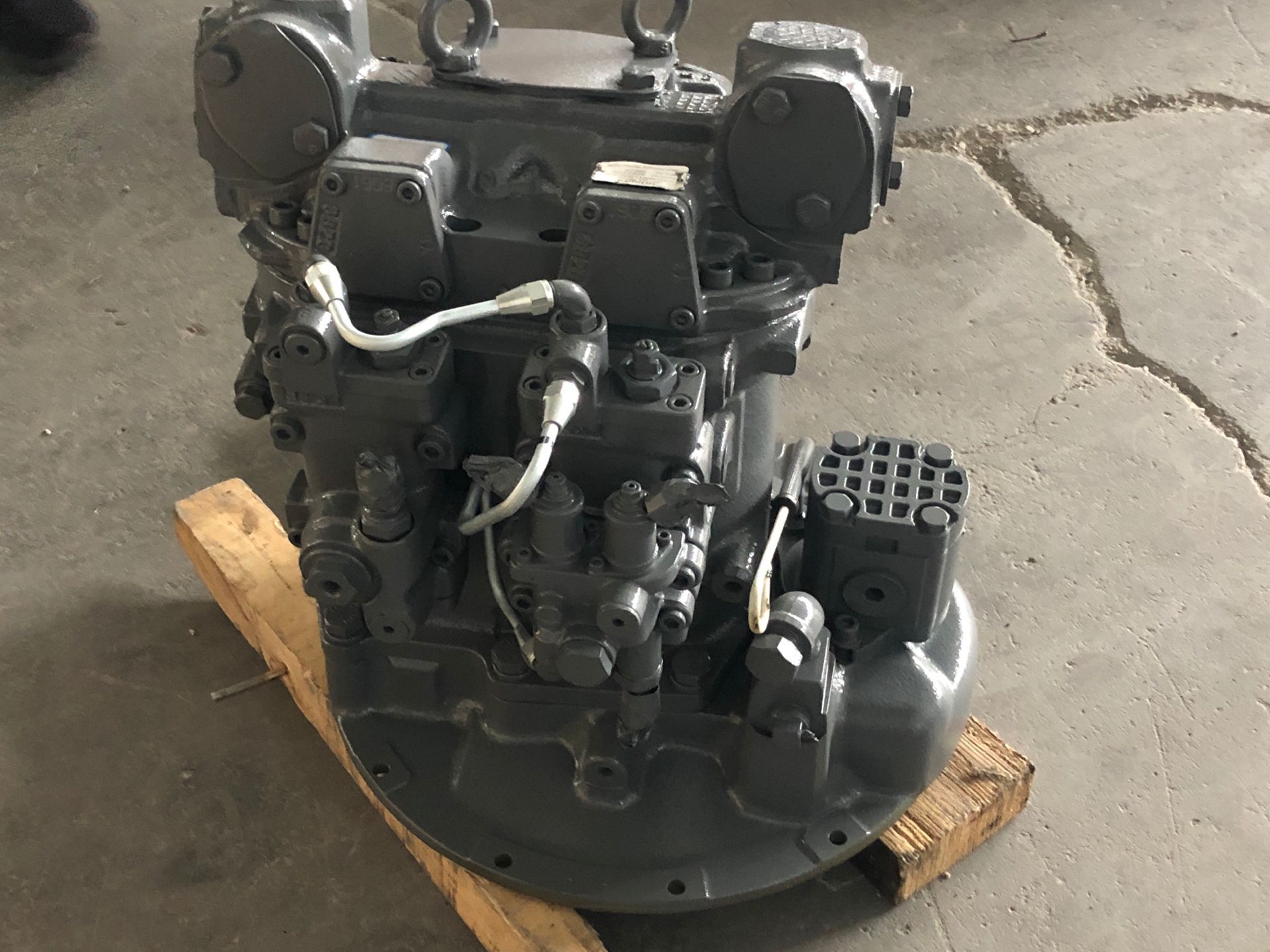 HPV118 Hydraulic Pump for ZX200-3 Excavator - 1 Year Warranty