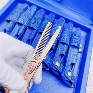 Tijeras de Peluquería de Alta Gama Suzhou de 62 mm, Tijeras de Entresacar con Hoja Estándar para Diestros, Uso Profesional con Diseño de Gema Roja - Product Image 3