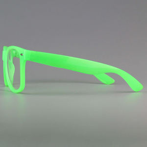 Vente en gros de lunettes de soleil vintage mode colorées qualité supérieure en plastique, lunettes de soleil rétro tendance pour hommes et femmes - Product Image 3