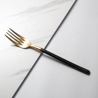 Ensemble de couverts de mariage modernes en acier inoxydable avec poignée noire de luxe et finition polie miroir pour la maison et l'hôtellerie