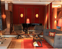 Fauteuil lounge en bois massif de style nordique, fauteuil d'appoint moderne du milieu du siècle pour projets hôteliers de luxe et villas, mobilier de qualité professionnelle