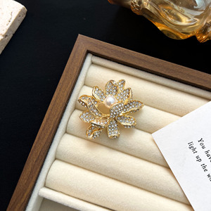 Elegant Diamond Flower Brooch With Pearl Center Women's Party Accessory Zinc Alloy Micro Insert Design - Product Image 5