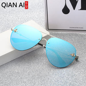 Lunettes de soleil Qianai Aviator pour femmes, monture dorée, protection UV400, design abeille, effet amincissant pour visage rond, lunettes de soleil tendance - Product Image 5
