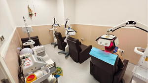 Dispositivo de Tratamiento Capilar KN-8000A3 con Terapia Láser LLLT Multifunción para el Crecimiento del Cabello y el Cuidado Capilar en Casos de <span class=keywords><strong>Alopecia</strong></span> Androgenica - Product Image 2