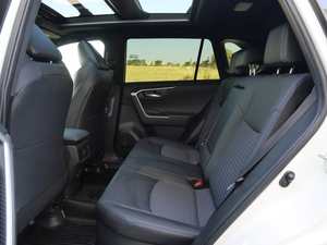 Toyota RAV 4 Hybrid XSE SUV d'occasion - Product Image 2