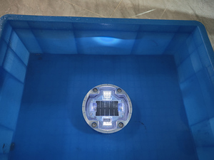 공장 고품질 IP68 방수 태양광 매립형 지면 스터드 라이트 8 LED (빨강/황색/파랑/녹색/흰색) 100시간 조명 - Product Image 6
