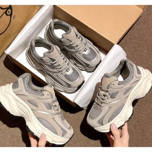 Chaussures de marche tendance en daim de haute qualité, à semelle épaisse et amortissante, respirantes, pour l'été et l'hiver, confortables et rehaussantes - Product Image 1