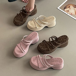 Women Classic Lightweight Flat Slippers 2026 New Summer Fashion Retro Versatile Anti-Slip Elegant Casual <b>Sandals</b> - Product Image 2