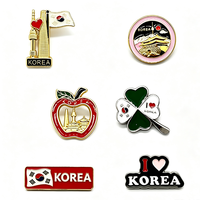 Épingles porte-bonheur personnalisées en forme de trèfle à quatre feuilles, badges souvenirs en métal émaillé pour souvenirs de pays