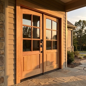 Portes d'entrée doubles en bois de teck massif et acajou avec dessus arqué en verre texturé pour l'entrée principale de la maison - Product Image 3