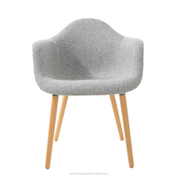 Chaise de salle à manger avec accoudoirs, style européen moderne, revêtement en tissu, pieds en bois de hêtre, pour restaurant DC-311DV