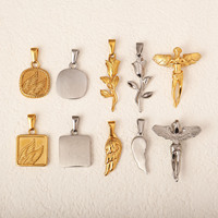 Nouveau pendentif carré ailé tridimensionnel en acier inoxydable électroplaqué, motif fleur de rose vintage, style européen et américain transfrontalier