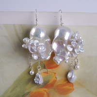 Diseño de moda 925 Plata esterlina Gran flor barroca Forma Perla de agua dulce Mujeres Pendientes de aro