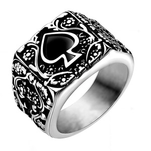 Anello Creativo a Forma di Picche e Cuori Stile Poker, Accessorio Vintage Hip Hop Unisex, Gioiello Audace per Uso Quotidiano - Product Image 5