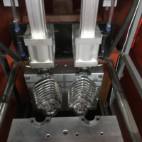 Máquina de Moldeo por Soplado de Botellas PET Semiautomática de 2 Cavidades y 5L con Motor PLC de Alta Productividad