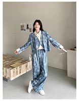 Ensemble deux pièces tie-dye bleu style vintage pour femme, nouvelle collection automne 2026, veste à revers effet deux pièces et pantalon large