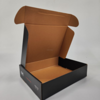 Carton d'expédition en papier ondulé personnalisé à trois couches, inspiré des boîtes d'avion, pour vêtements, avec pelliculage mat sur mesure, vente en gros