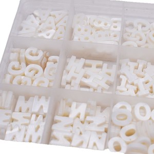 Cuentas cuadradas <span class=keywords><strong>de</strong></span> nácar <span class=keywords><strong>de</strong></span> 10 mm con letras, cuentas <span class=keywords><strong>de</strong></span> coral con iniciales, cuentas <span class=keywords><strong>de</strong></span> concha con alfabeto para la fabricación <span class=keywords><strong>de</strong></span> joyería DIY, personalización rápida. - Product Image 5