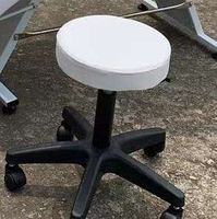 Tabouret de Barbier Moderne et Durable à Roulettes et Réglable en Hauteur, Chaise de Coiffure pour Salons de Beauté et Salons de Manucure