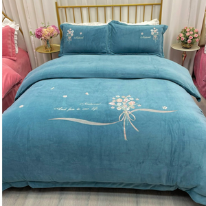 Juego de Ropa de Cama Bordada de Felpa de Leche Nantong Home Textiles, 4 Piezas, Estilo Princesa, Cálida para Invierno, Duradera, con Patrón de Plantas y Flores - Product Image 4