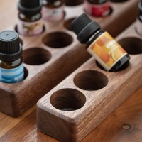 Meilleures ventes transfrontalières : Présentoir de rangement en bois massif pour huiles essentielles de noix, de bureau, à compartiments, pour cosmétiques, modèle simple