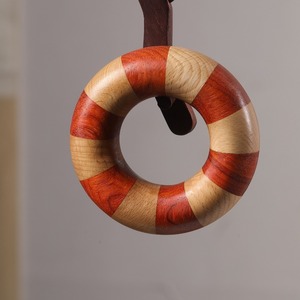 Chuangmu Ornement de bain en bois de palissandre rouge et hêtre écologique, sculpté au laser, motif mignon et apaisant, pour l'été, modèle homme - Product Image 1