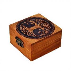 Caja de Almacenamiento de Madera Maciza con Símbolo Nórdico Cuadrado de Alta Resistencia al por Mayor |   Caja Organizadora de Rituales de Altar Grabada con Cierre Frontal, Venta al por Mayor - Product Image 1