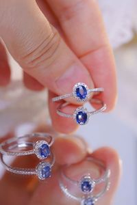 แหวนเพชรทรงรีประดับไพลินแท้ ดีไซน์เรียบหรู ทองคำขาว 18k จากซินฟลาย ไฟน์ จิวเวลรี่ - Product Image 5