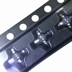 Composants électroniques de circuit intégré IC, puce d'amplificateur RF SMT-86, sérigraphie E3 3, original ERA-3SM+ - Product Image 1