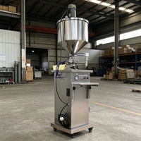 Machine de remplissage de bouteilles pour sauces avec intégration de capsulage, étiquetage et codage par jet d'encre