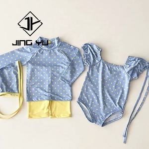 Traje de Baño de 3 Piezas de Alta Calidad, Traje de Baño Infantil Econyl con Estampado de Lunares, Diseño de Una Pieza con Capucha - Product Image 3
