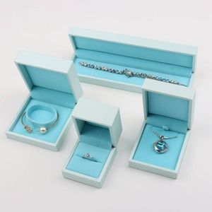 Caja de Joyería Portátil de Cuero PU Cepillado Verde, Caja de Regalo de Joyería de Lujo con Forma Cuadrada e Inserto de Terciopelo, Caja para Colgantes al por Mayor - Product Image 1
