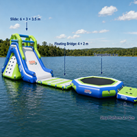 Grand équipement de parc aquatique gonflable : toboggan, pont, trampoline, plateforme à marches pour le plaisir à la plage