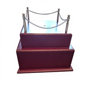 ฐานโชว์สินค้าสีแดงพร้อมรั้วโซ่สีเงินสำหรับนักสะสม - Product Image 5