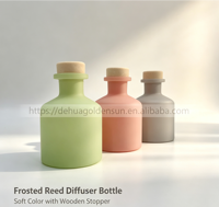 Bouteille diffuseur ronde en verre sodocalcique mat avec bouchon en liège naturel, bonne étanchéité pour éviter les fuites