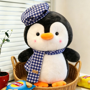 Lindo Peluche de Pingüino de Poliéster Suave con Gorro y Bufanda, 31cm-50cm, Relleno de Algodón PP, Bordado, Decoración de Escritorio, Personalizable - Product Image 2