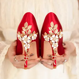 BUSY GIRL-Tacchi alti a spillo per donna, Fiore di metallo, punta a punta, scarpe di raso, stile regina, tacchi da donna, moda, AL4170