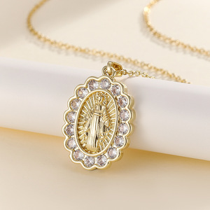 Collier avec pendentif religieux catholique représentant la Vierge Marie, zircon CZ, laiton, charme Vierge de Guadalupe - Product Image 3