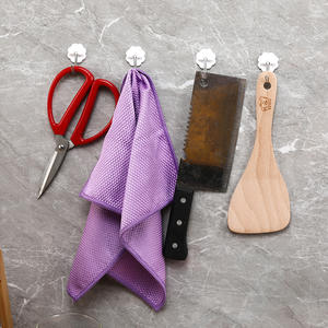 Venta directa de fábrica de ganchos de plástico pequeños en forma de flor de ciruelo, ganchos pequeños blancos, a granel y en bolsas, mini ganchos adhesivos. - Product Image 3