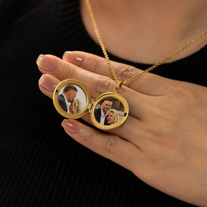 Collier pendentif médaillon personnalisé en acier inoxydable 316L plaqué or 14k 18k pour femmes et hommes, vente en gros - Product Image 2