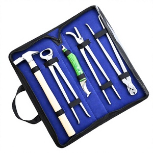 Juego de 5 Herramientas Profesionales para el Cuidado de Pezuñas de Caballos, Cuchillo para Recortar Pezuñas de 12 Pulgadas, Alicates, Extractor de Clavos, Martillo y Herramienta para Clavar Clavos - Product Image 1