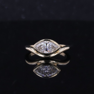 Bijoux personnalisés Starsgem, bague en or massif 10 carats avec diamant de laboratoire taille marquise de 1,0 ct - Product Image 2