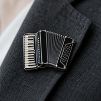 Broche épinglée personnalisée en émail accordéon, badge métallique instrument de musique, cadeau souvenir pour professeur de musique, vente en gros, usine OEM ODM